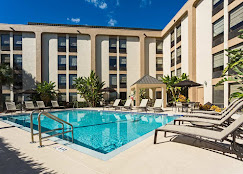 Hampton_Inn_Daytona_Speedway_Airport_pool.jpg