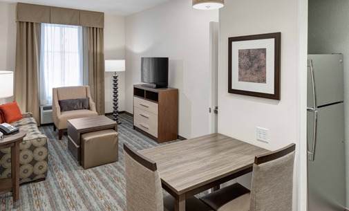 HG_suitelivingarea001_8_505x305_FitToBoxSmallDimension_Center.jpg